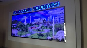 PASLANMAZ GÜMÜŞ KROM HARF ZEMİNE LED AYDINLATMA VE İÇTEN LED AYDINLATMALI VİNİL GERME